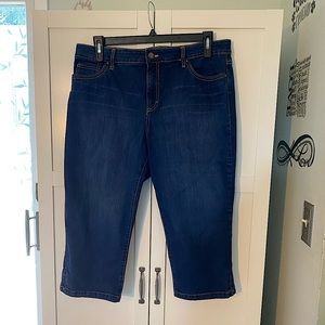 Bandolino Maddie Capris size 16